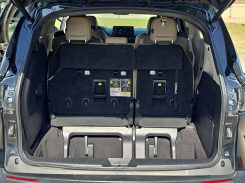 Used 2021 Toyota Sienna XLE FWD image 17