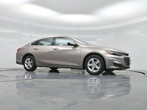 Used 2023 Chevrolet Malibu LT FWD image 2