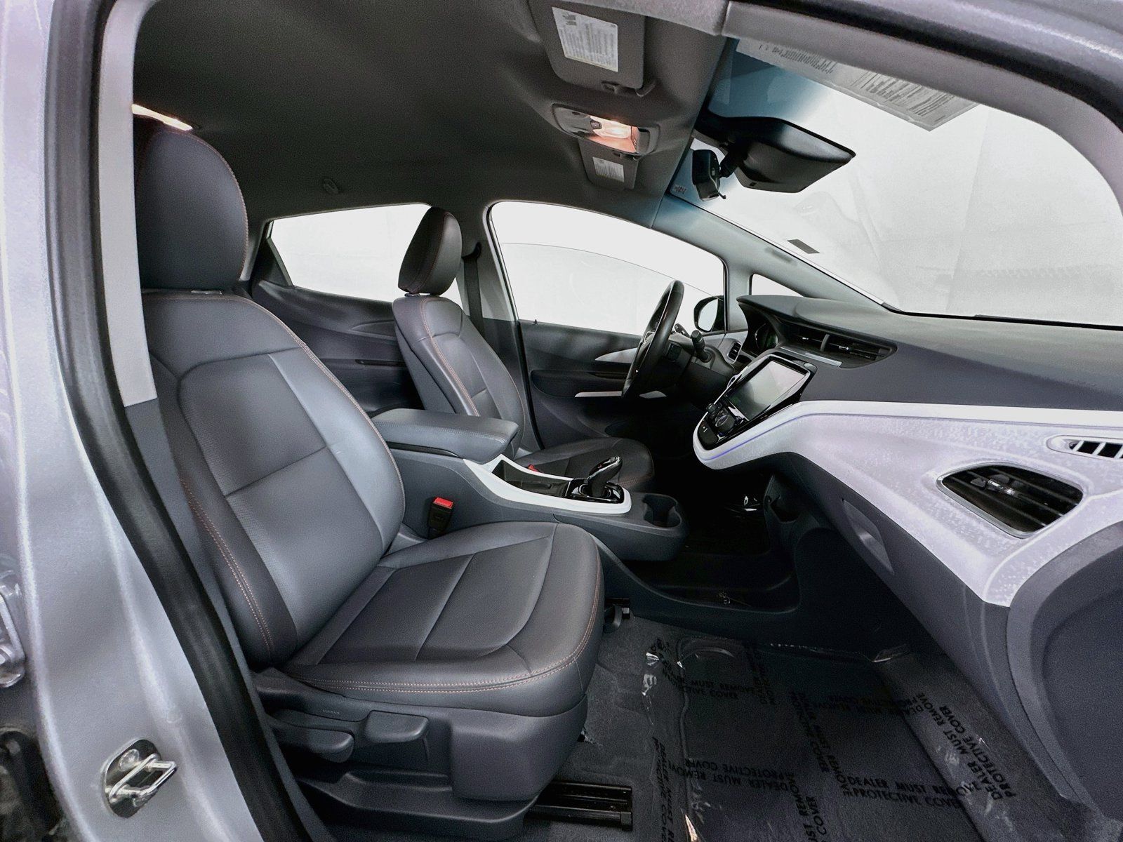 Used 2019 Chevrolet Bolt Premier w/ Infotainment Package FWD image 28