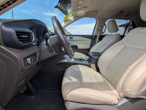 Used 2022 Ford Explorer Platinum w/ Equipment Group 601A AWD/4WD image 35