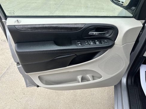 Used 2017 Dodge Grand Caravan SE w/ Power Window Group FWD image 3