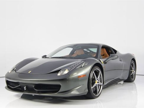 Used 2013 Ferrari 458 Italia Coupe RWD image 4
