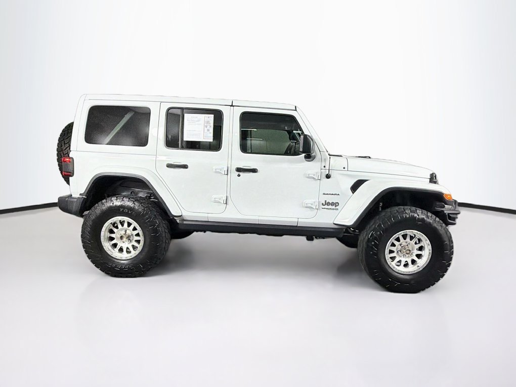 Used 2018 Jeep Wrangler Unlimited Sahara AWD/4WD image 11