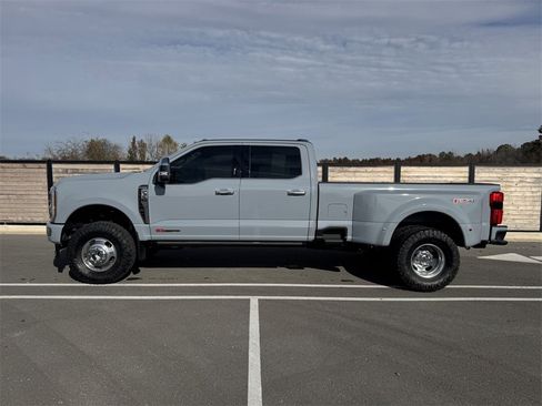 Used 2024 Ford F350 Platinum image 2