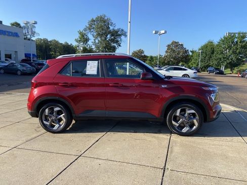 Used 2025 Hyundai Venue SEL FWD image 13