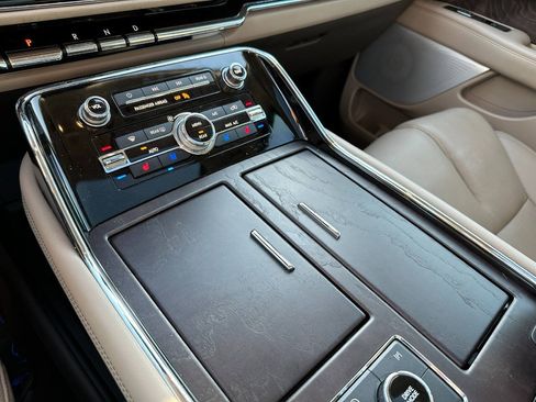 Used 2023 Lincoln Navigator Reserve AWD/4WD image 32