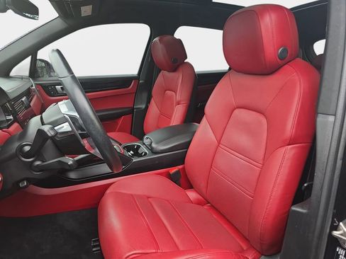 Used 2022 Porsche Cayenne AWD/4WD image 19