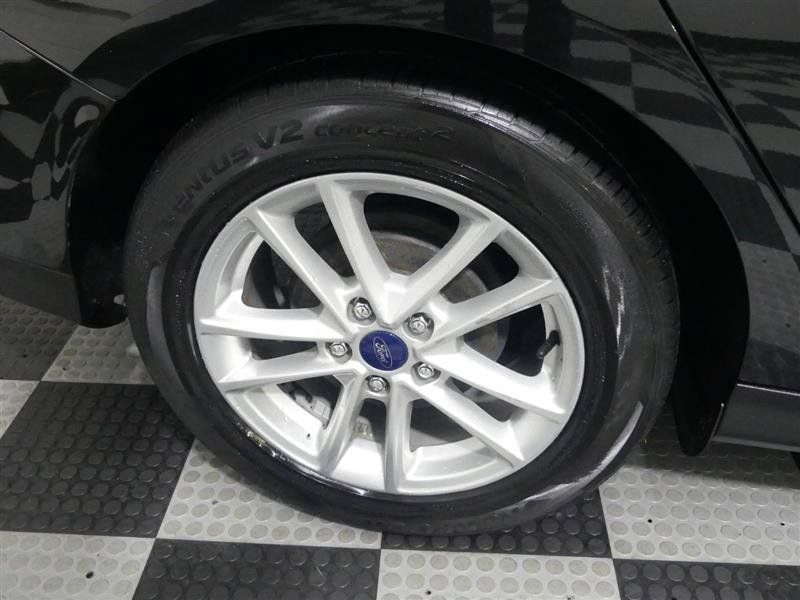 Used 2015 Ford Focus SE w/ Reverse Sensing Package FWD image 16