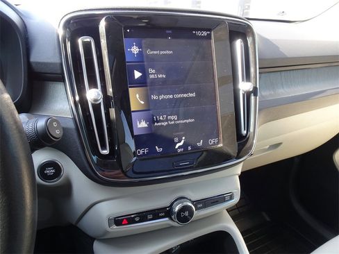 Used 2019 Volvo XC40 T5 Inscription image 17