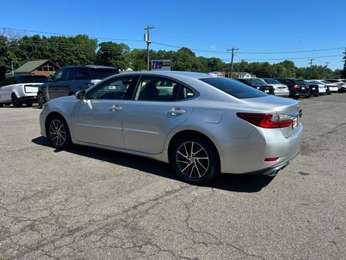 Used 2016 Lexus ES 350 w/ Navigation System Package FWD image 4