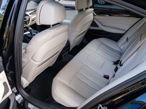 Used 2022 BMW 530i w/ Executive Package image 28