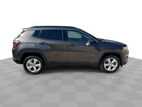 Used 2019 Jeep Compass Latitude FWD image 10