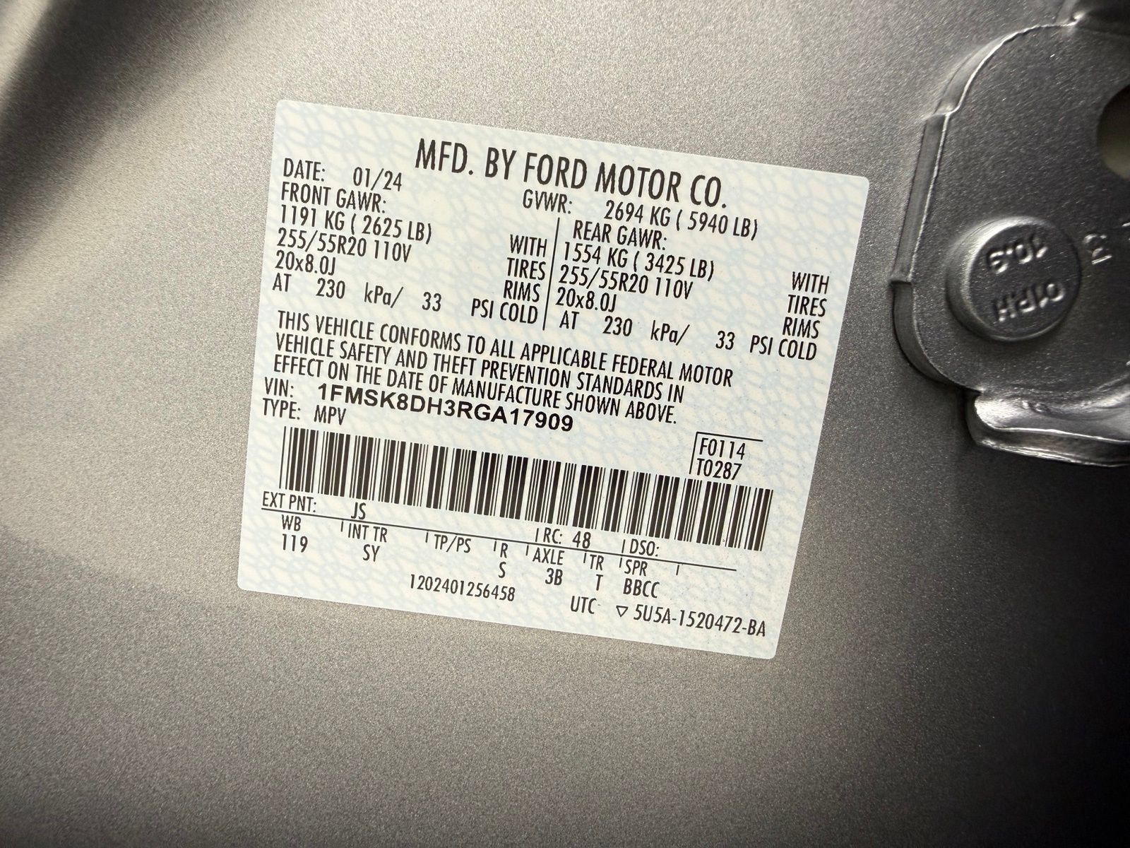 Used 2024 Ford Explorer XLT w/ Equipment Group 202A AWD/4WD image 17