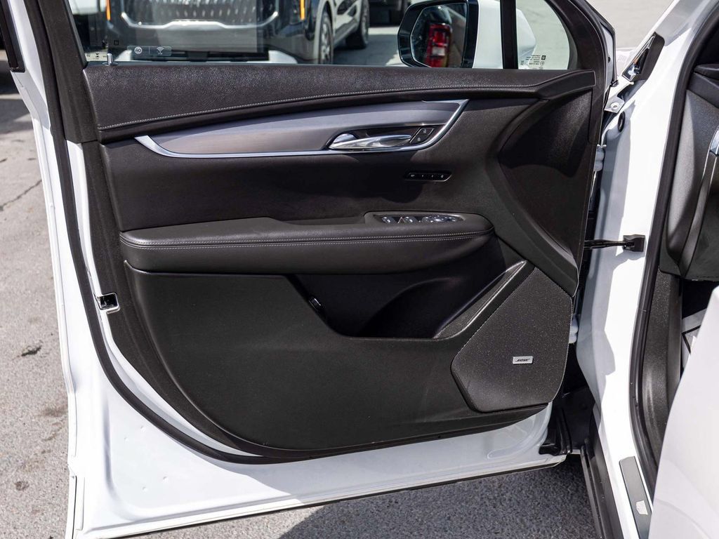 Used 2024 Cadillac XT6 Luxury w/ LPO, Floor Liner Package AWD/4WD image 11