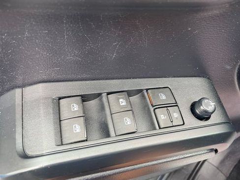 Used 2020 Toyota Tacoma SR AWD/4WD image 18