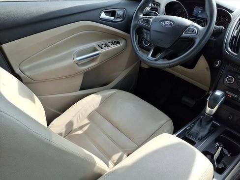 Used 2019 Ford Escape Titanium image 9