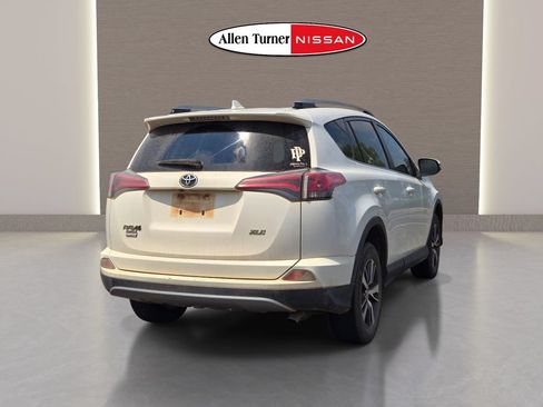 Used 2017 Toyota RAV4 XLE FWD image 6