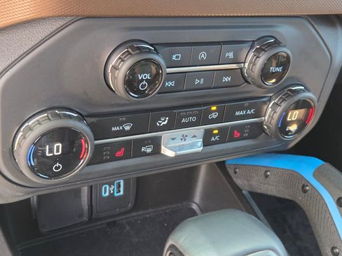 Certified 2023 Ford Bronco Outer Banks w/ Sasquatch Package AWD/4WD image 22