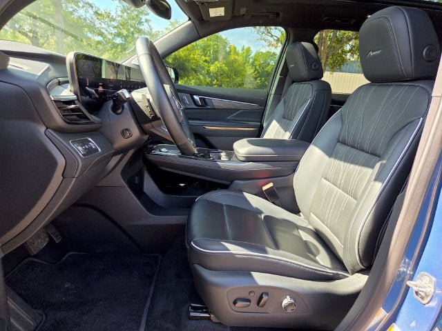 Used 2025 Buick Enclave Avenir w/ Trailering Package, 5000 lbs. FWD image 9