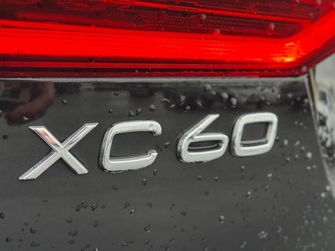 Used 2023 Volvo XC60 B5 Plus image 10