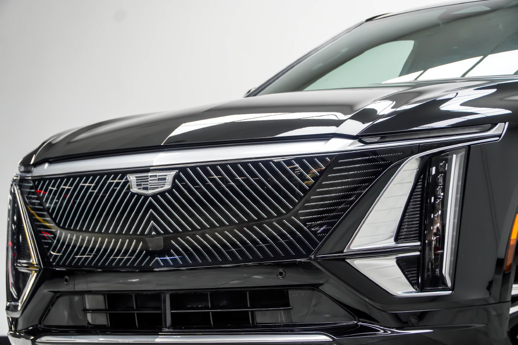 Used 2024 Cadillac Lyriq Tech RWD image 2