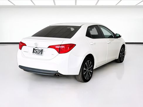 Used 2017 Toyota Corolla SE w/ Carpet Mat Package (TMS) FWD image 4