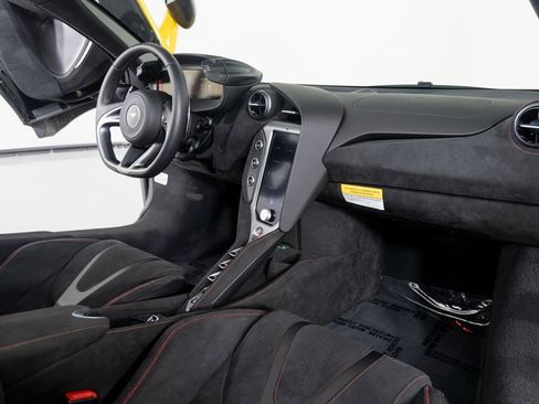 New 2024 McLaren 750S Spider image 28