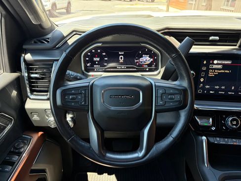 Used 2024 GMC Sierra 2500 Denali Ultimate AWD/4WD image 14