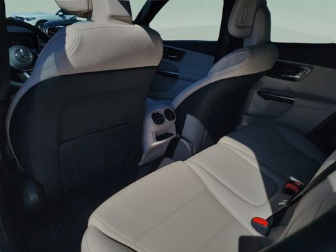 Certified 2026 Mercedes-Benz GLC 300 image 7