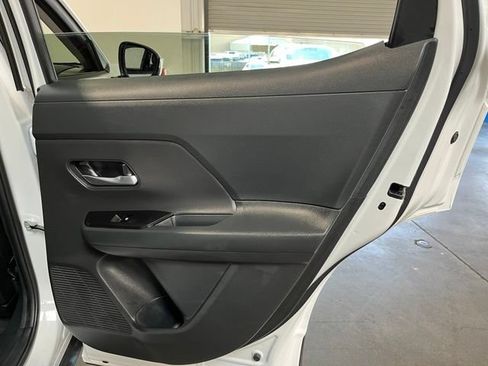 Used 2025 Nissan Kicks SV FWD image 15