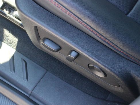 Used 2023 Chevrolet Colorado Z71 w/ Z71 Convenience Package 2 image 17