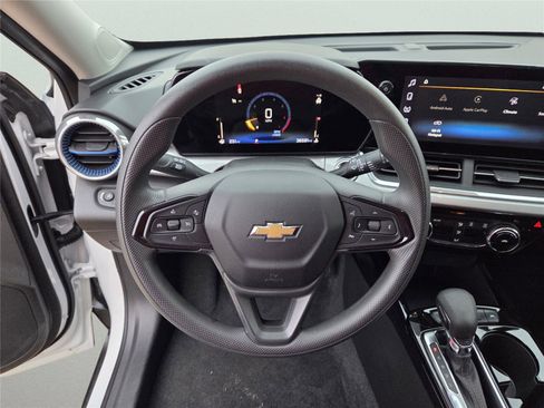 Used 2024 Chevrolet Trax LT image 22