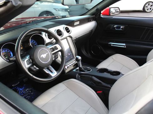 Used 2015 Ford Mustang Premium RWD image 39