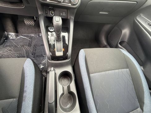 Used 2025 Nissan Versa SV FWD image 39