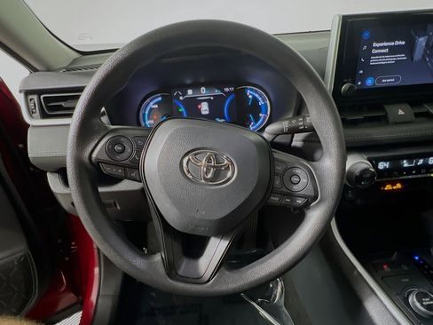 Used 2025 Toyota RAV4 LE AWD/4WD image 18