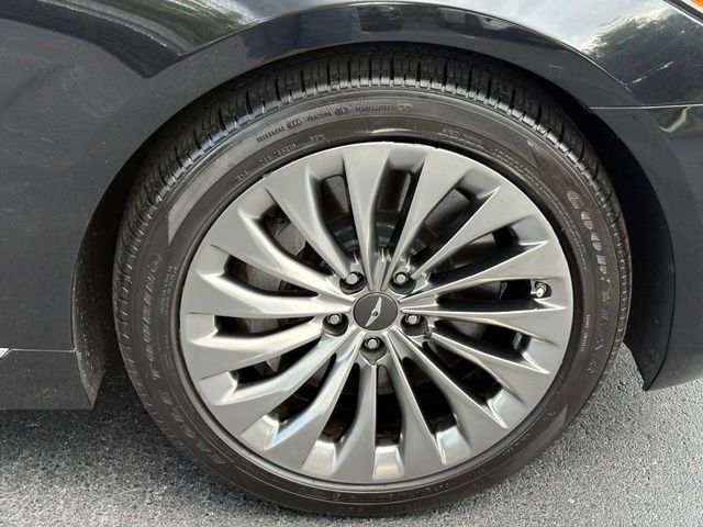 Used 2017 Genesis G90 3.3T Premium RWD image 30