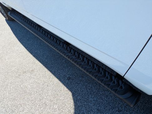 Certified 2023 Chevrolet Suburban Z71 w/ Luxury Package image 13