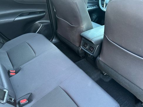 Used 2022 Toyota Venza LE image 18