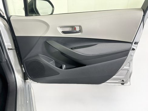 Used 2022 Toyota Corolla LE w/ Carpet Mat Package (TMS) FWD image 30