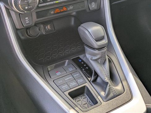 Used 2025 Toyota RAV4 XLE AWD/4WD image 12