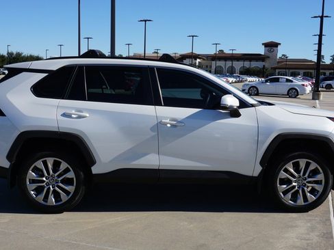 Used 2024 Toyota RAV4 XLE Premium image 4