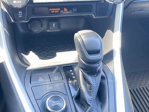 Certified 2021 Toyota RAV4 LE AWD/4WD image 19