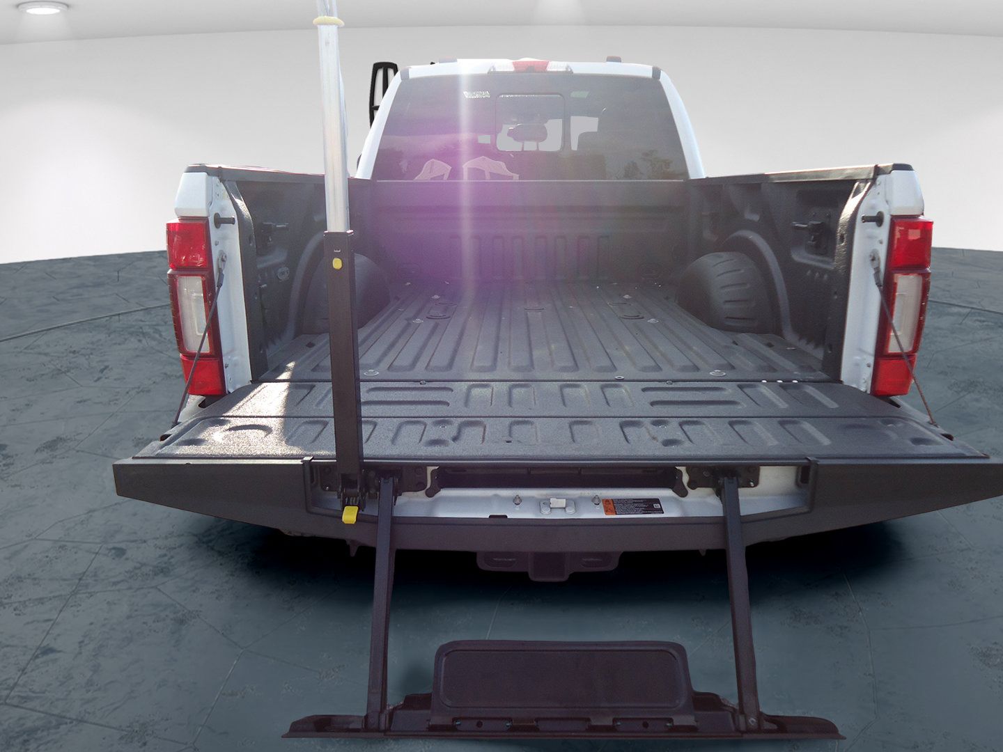 Used 2020 Ford F350 Platinum w/ Tremor Off-Road Package AWD/4WD image 11