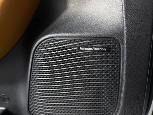 Used 2023 Chrysler Pacifica Pinnacle FWD image 19