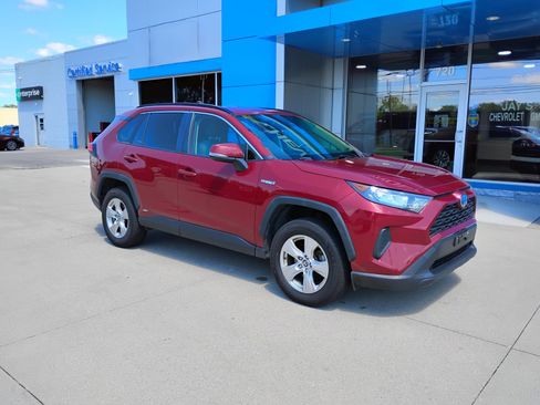Used 2021 Toyota RAV4 LE AWD/4WD image 4