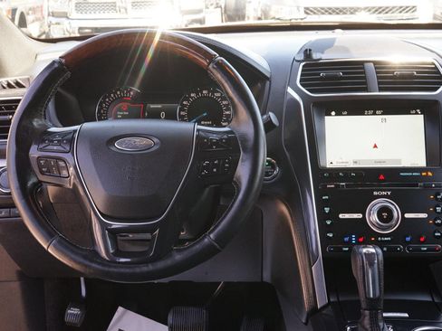 Used 2017 Ford Explorer Platinum AWD/4WD image 23
