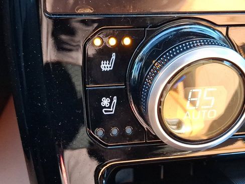 Used 2024 Toyota Highlander Platinum image 26