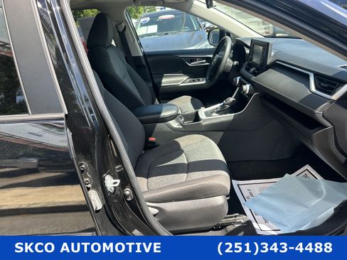 Used 2022 Toyota RAV4 XLE w/ Convenience Package image 13