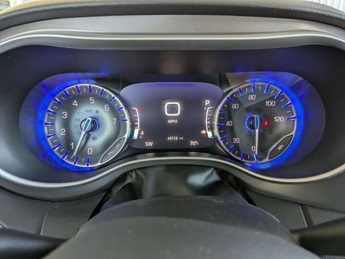 Used 2023 Chrysler Pacifica Touring-L FWD image 20