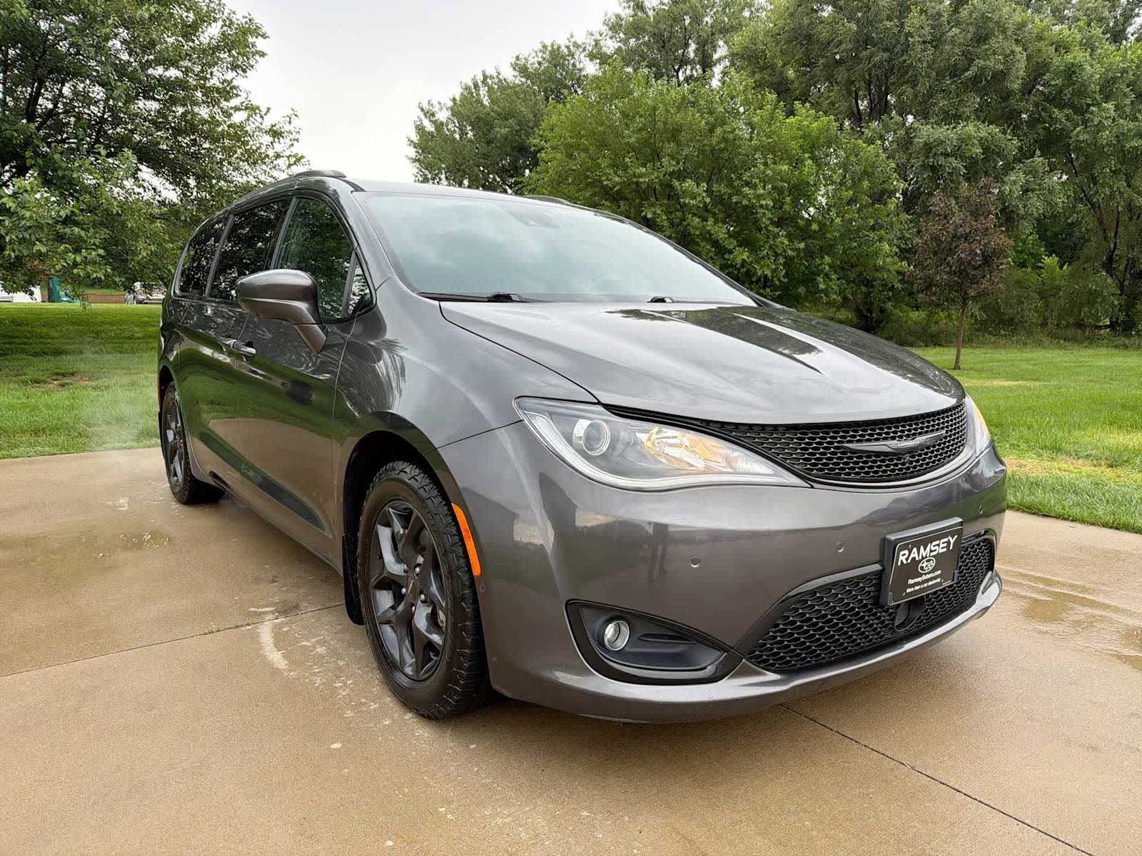 Used 2018 Chrysler Pacifica Touring-L Plus FWD image 8